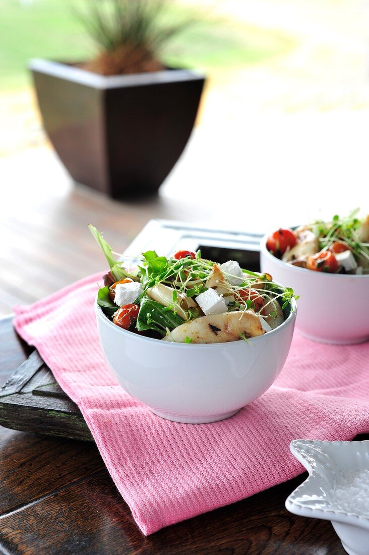 Tintenfisch-Feta-Salat mit Chili-Minz-Dressing