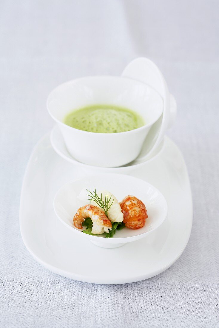 Pea and lettuce soup with semolina dumplings and crayfish