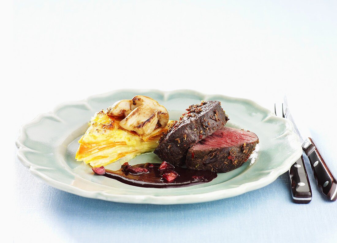 Elk fillet with cinnamon, redcurrants and root vegetable cake