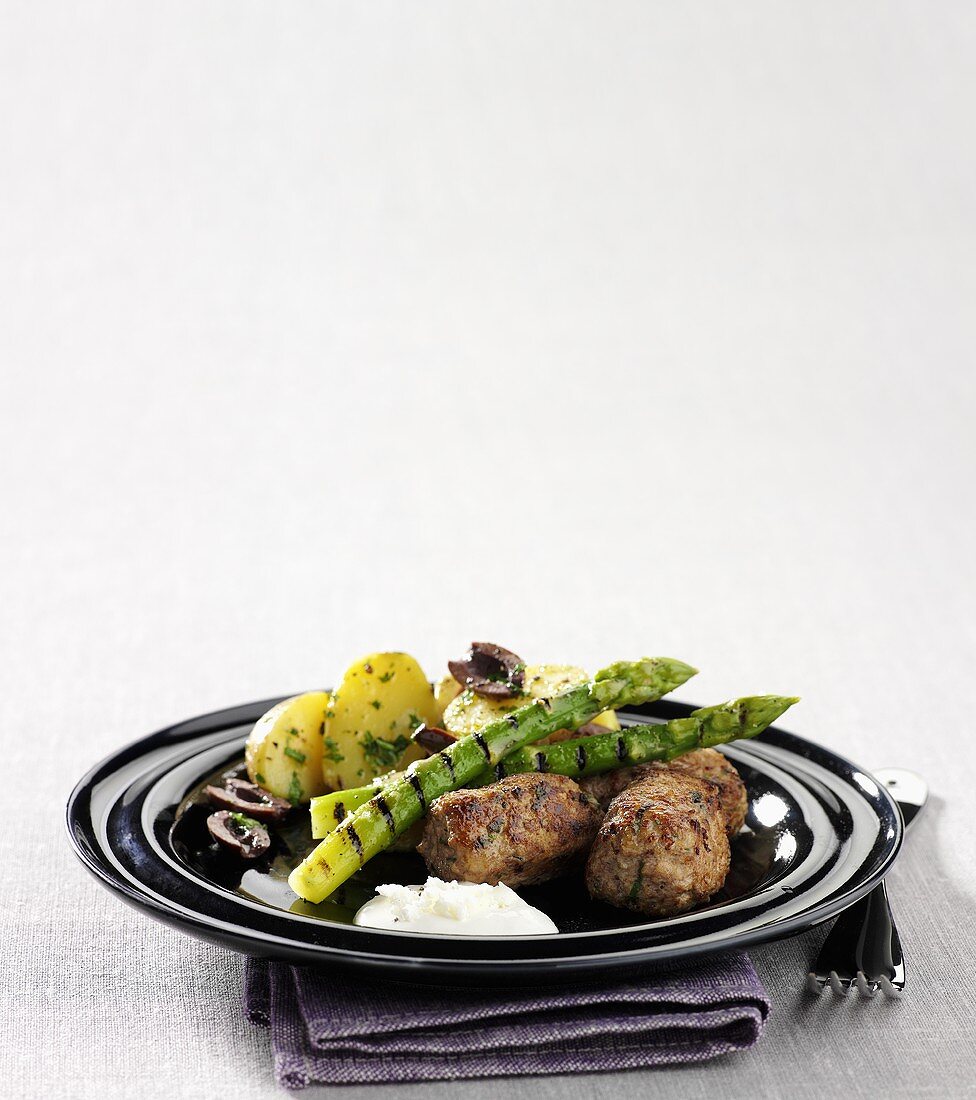 Lamb meatballs with asparagus and potatoes