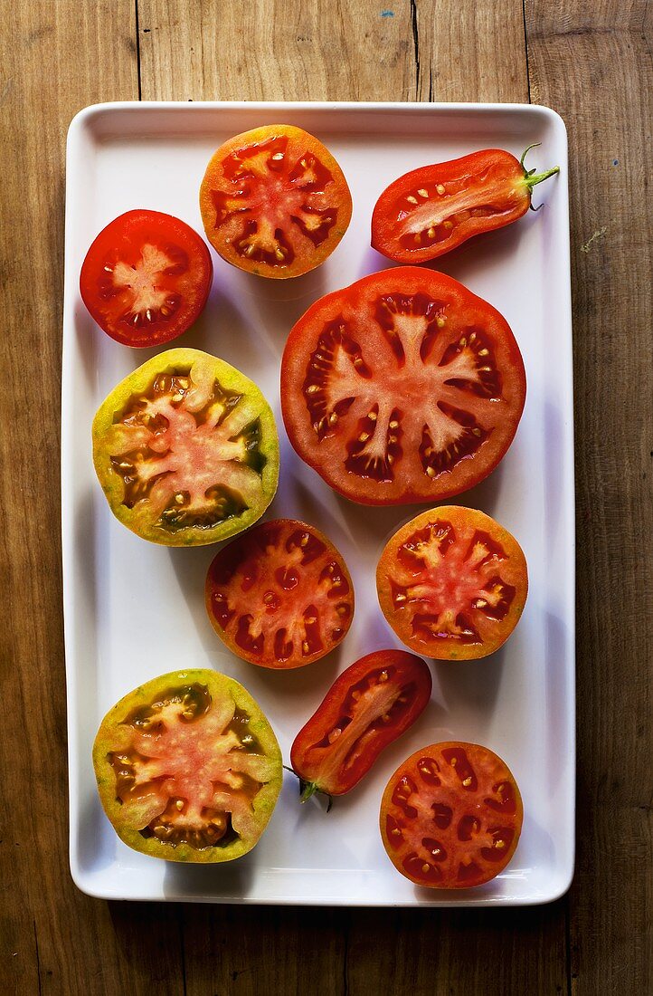 Halbierte Tomaten
