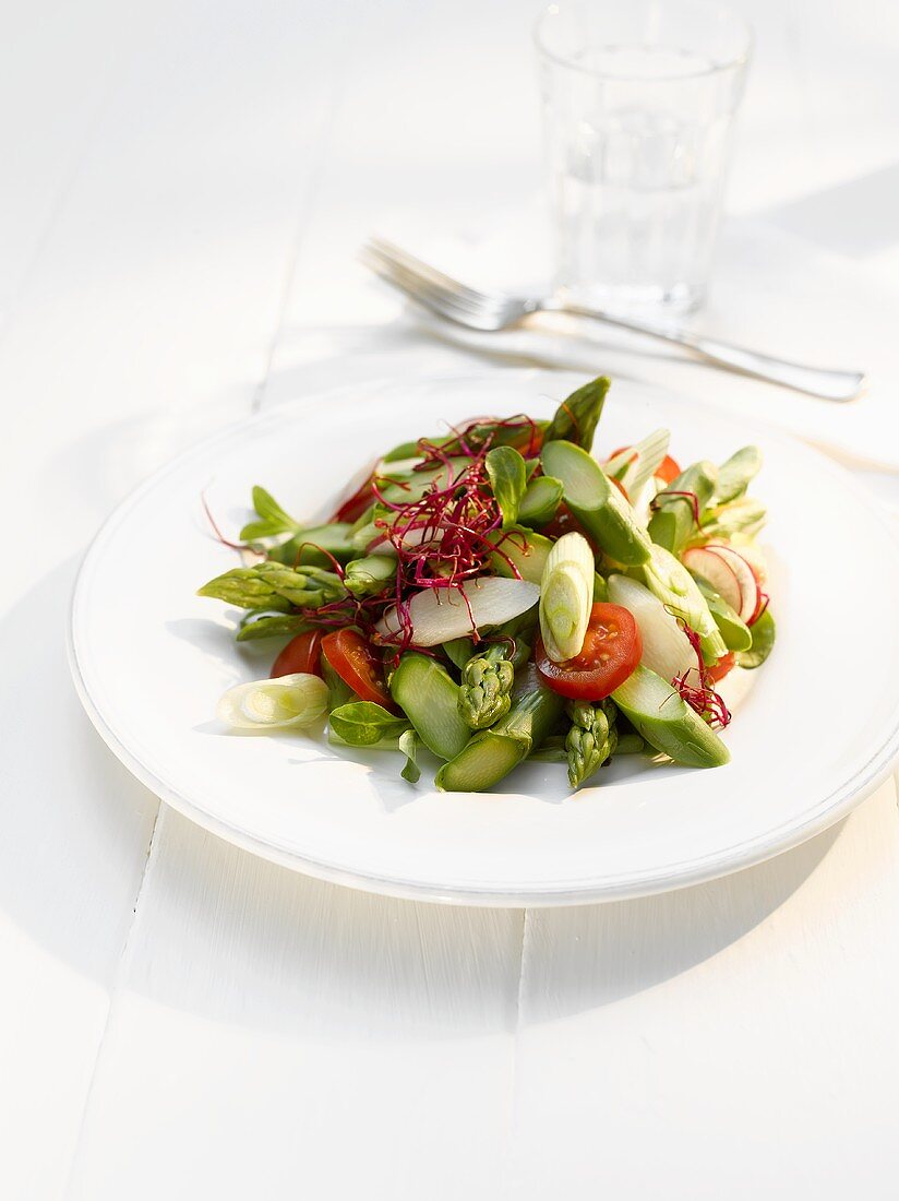 Asparagus salad with tomatoes