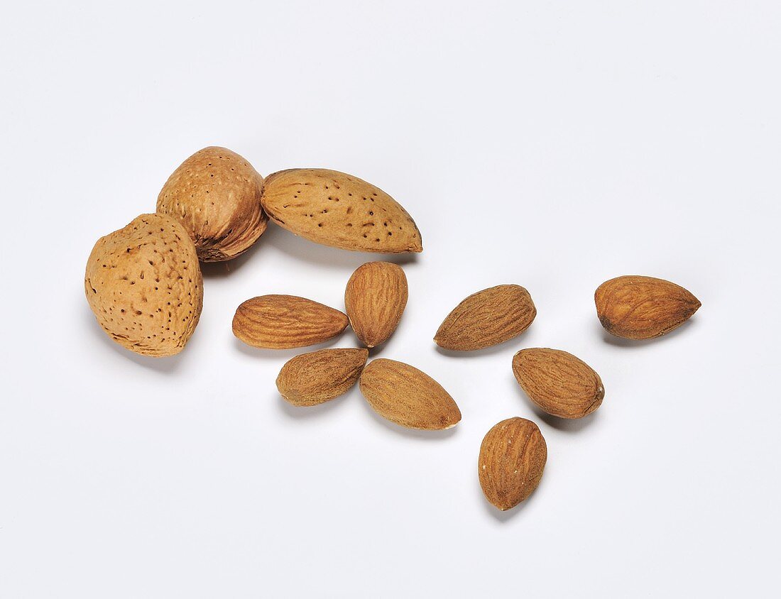 Almonds, unshelled and shelled