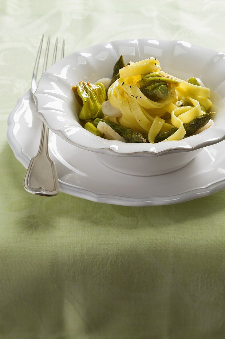 Pasta ai fiori di zucchini e capesante (pasta with courgette flowers and scallops)