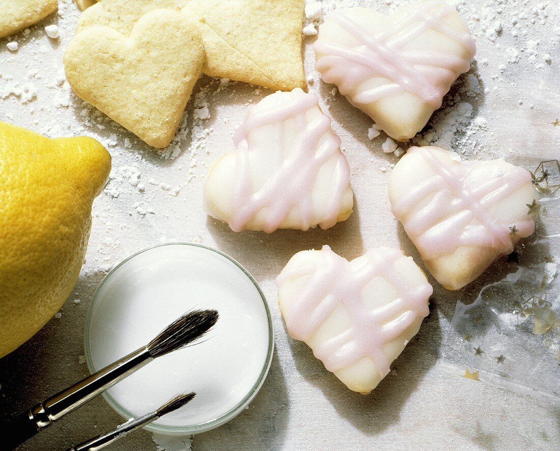 Mürbeteigherzen mit Zuckergußglasur