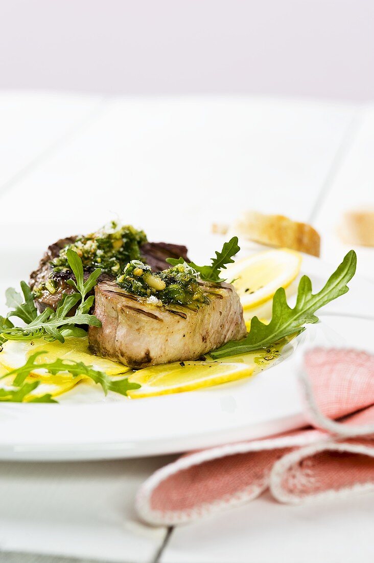 Medaglioni di filetto al pesto (medallions with rocket pesto)