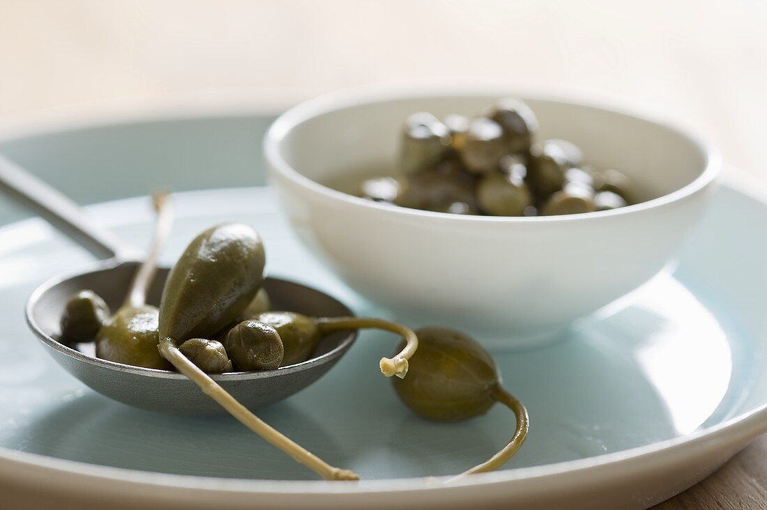 Capers in bowls