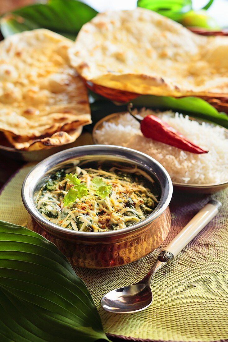 Paneer Saagwala (spinach with cheese, India) with naan bread and rice