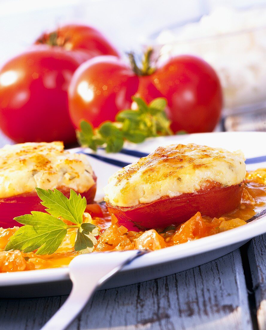 Tomatoes au gratin filled with quark