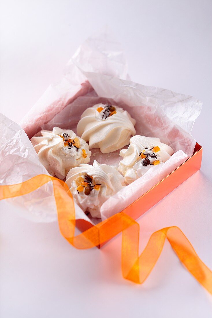 Vanilla and meringue biscuits as a gift