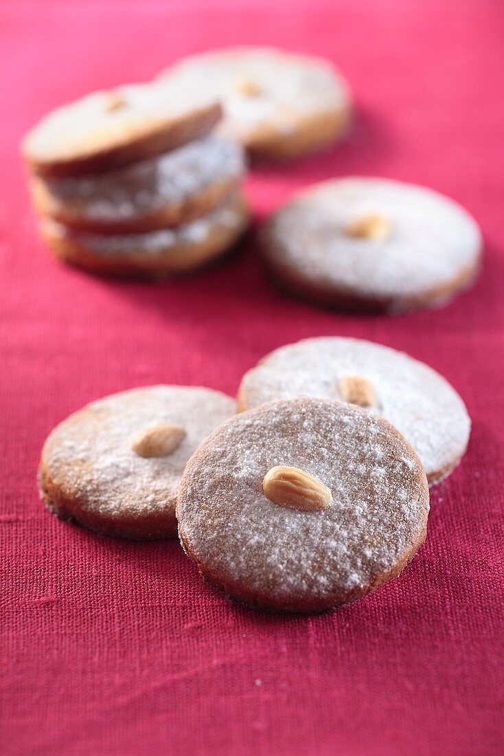 Almond biscuits with icing sugar