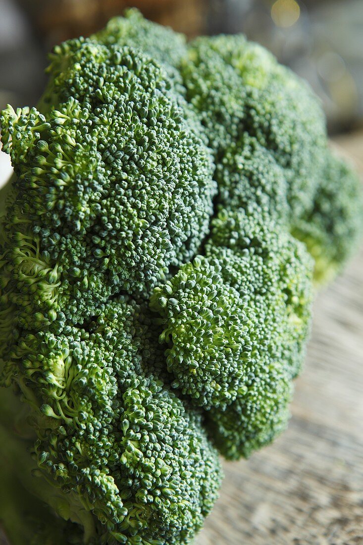 Fresh broccoli (close-up)