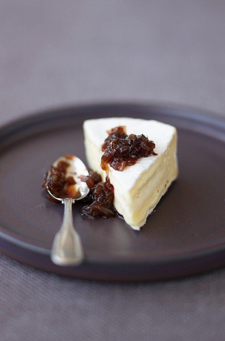 A slice of brie with onion chutney