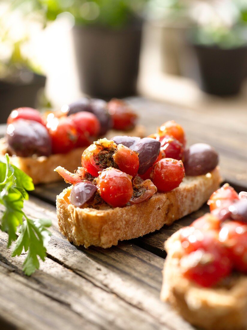 Bruschetta pomodoro ed olive (toasted bread topped with tomatoes and olives)