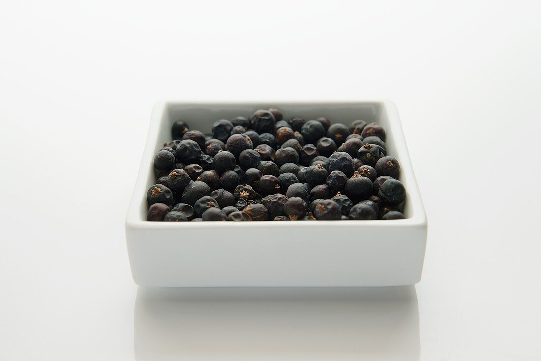 Juniper berries (juniperi pseudo-fructus)