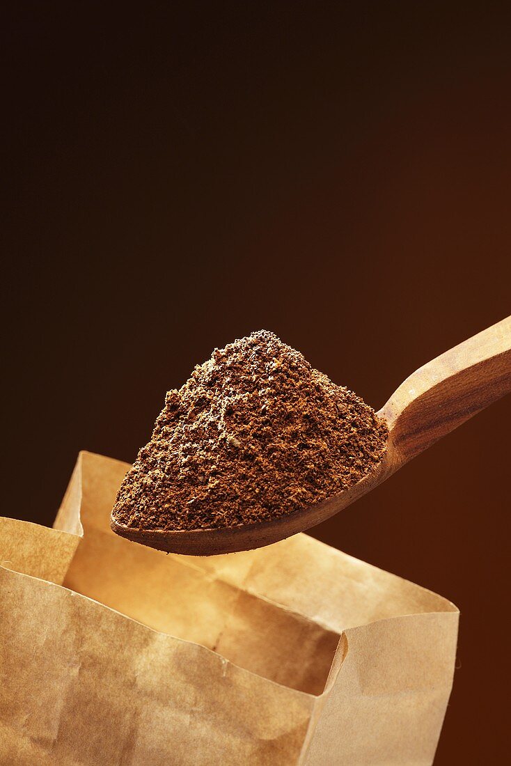 Coffee powder on a wooden spoon