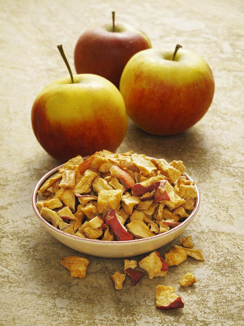 Fresh and dried apples