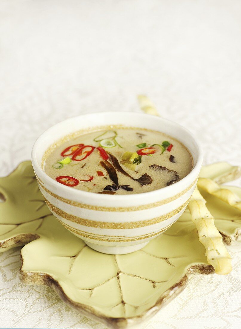 Pfifferlingssuppe mit Kokosmilch auf Thailändische Art