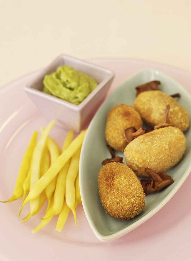 Falafel with chanterelles, butter beans and guacamole