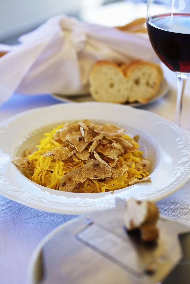 Tajarin al tartufo (Frische Eiernudeln mit weissen Trüffeln)