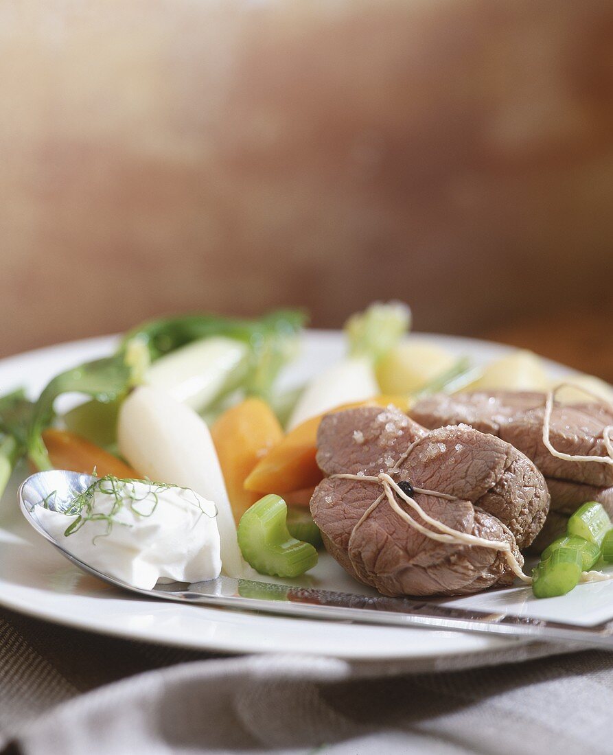 Boeuf à la ficelle (sauteed beef fillet with vegetables)