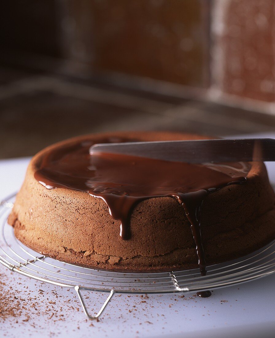 Icing a chocolate cake