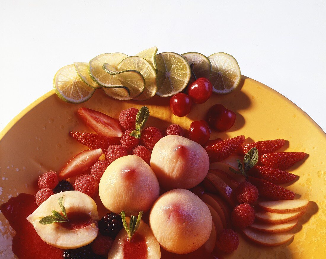 Fruchtsalat mit Pfirsichen