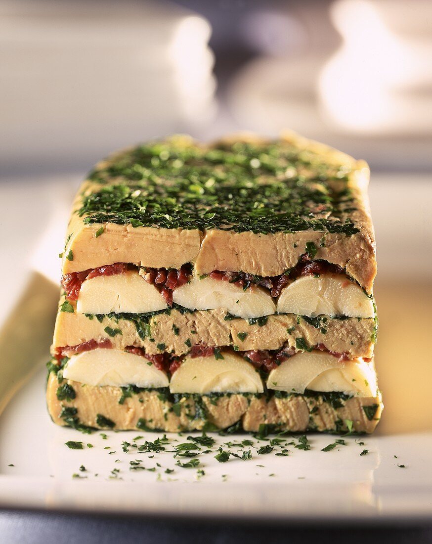 Gänseleberterrine mit Petersilie