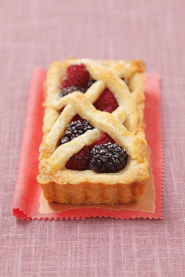 Blackberry-raspberry tart