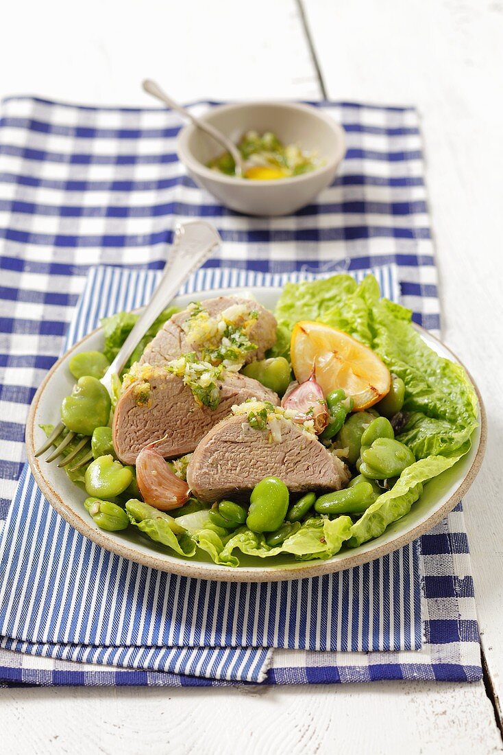 Schweinefilet mit Dicken Bohnen und Kräutersauce