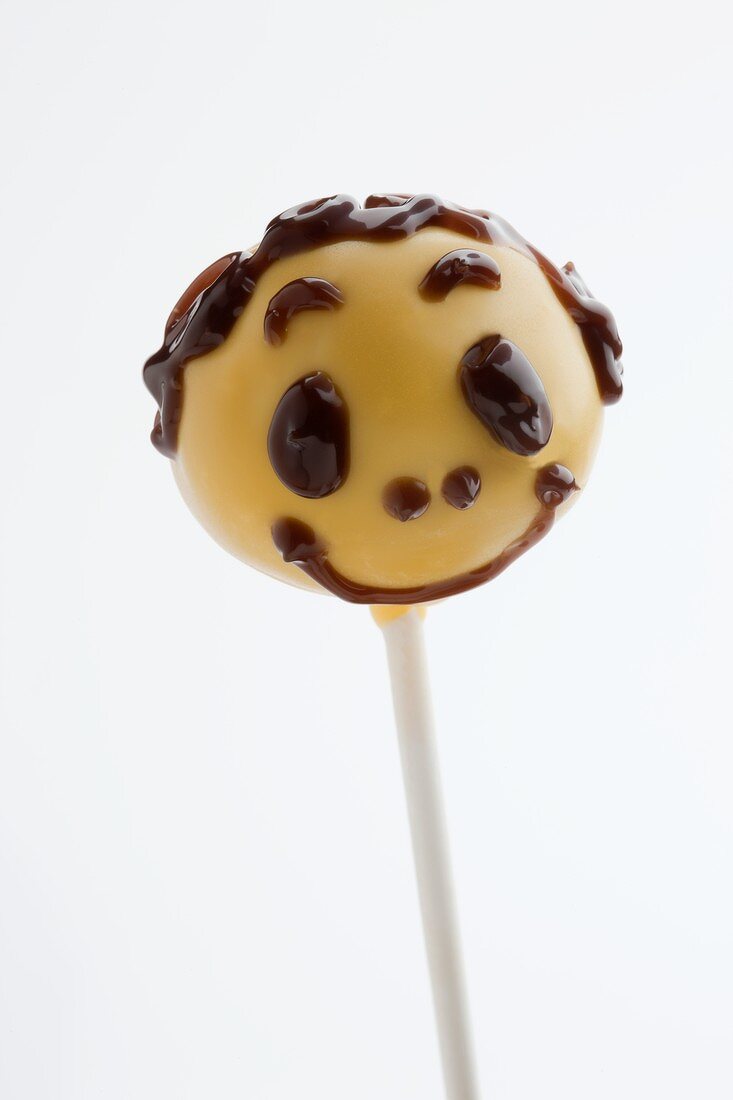 Gelber Cake Pop mit Männchengesicht