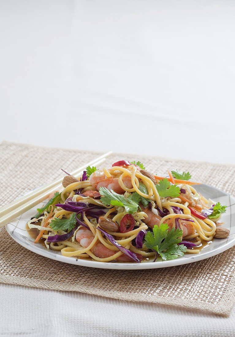 Hokkien-Nudelsalat mit Garnelen (Asien)