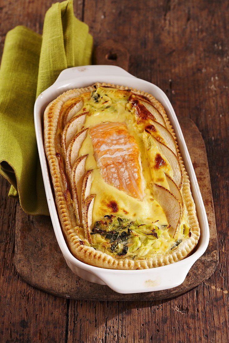 Salmon quiche with pears