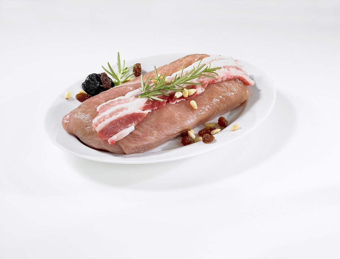 Turkey breast with bacon and dried fruits