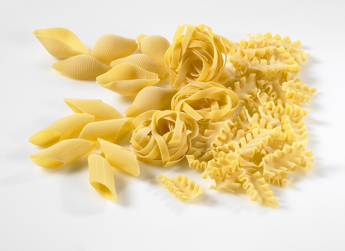 Vier verschiedene Sorten italienische Bio-Pasta
