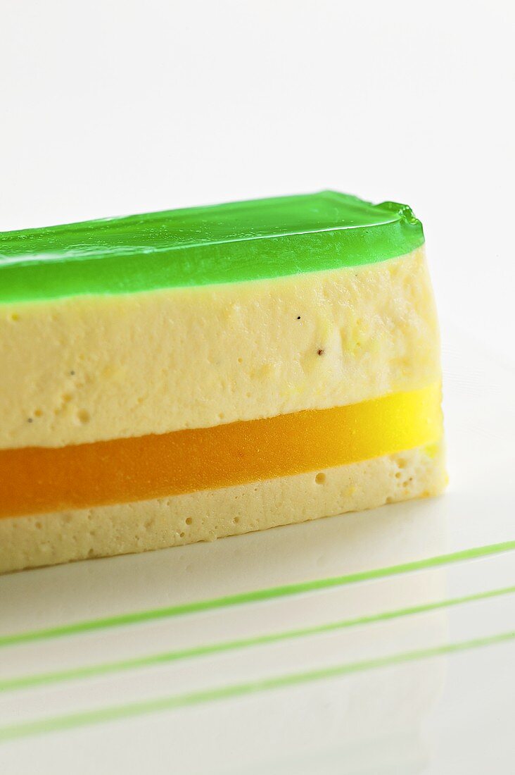 Cremeschnitte mit Waldmeistergelee