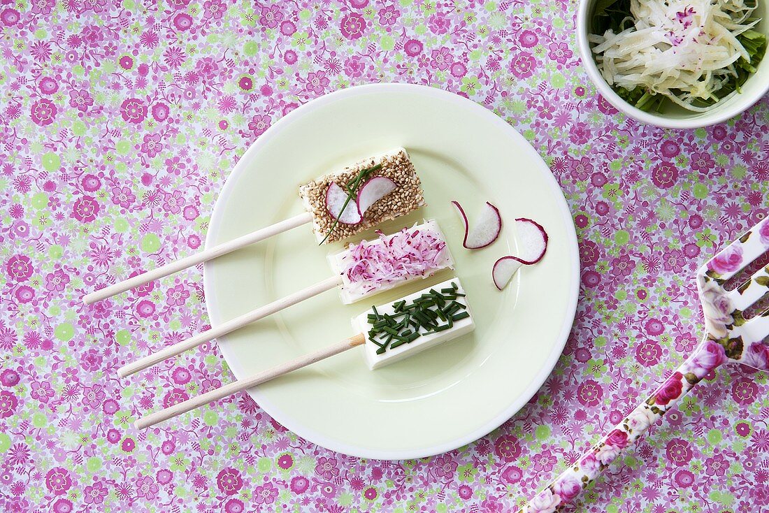 Tofu kebabs with sesame, radishes and chives