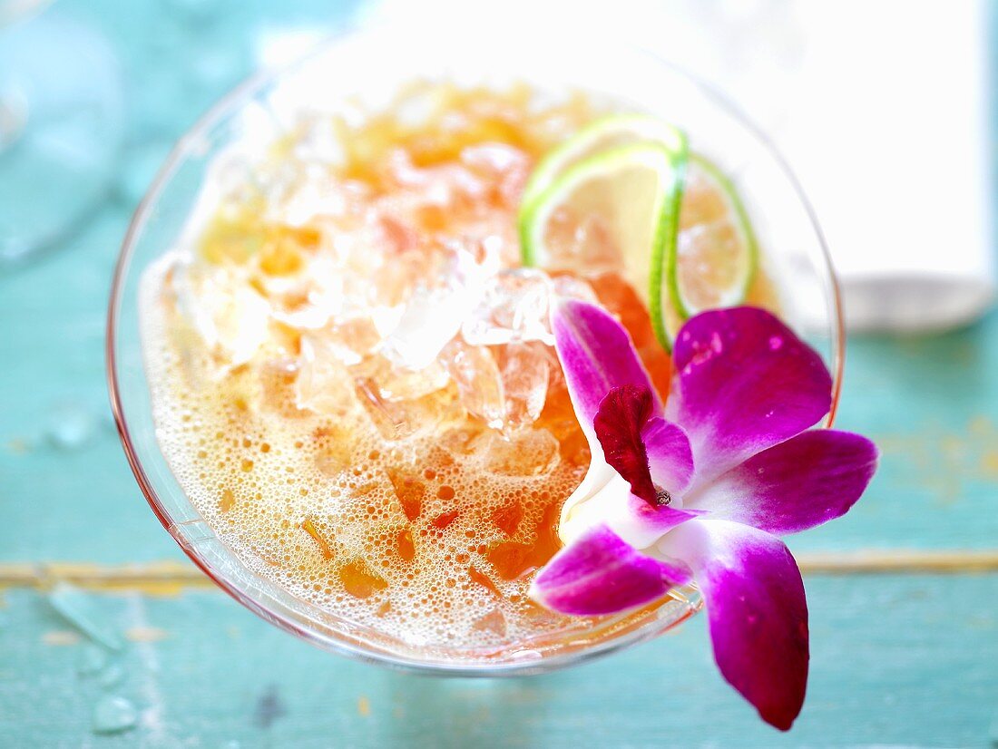 Cocktail mit Orchidee