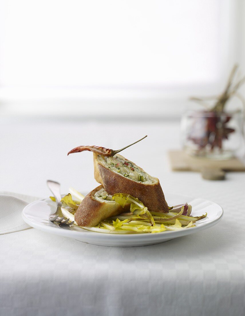 Spianata e cicoria alla romana (Ricotta-Fladenkuchen mit Zichoriengemüse)