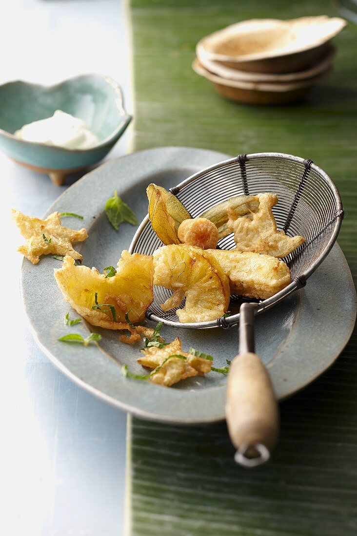 Frittierte Früchte mit Vanillecreme (Thailand)