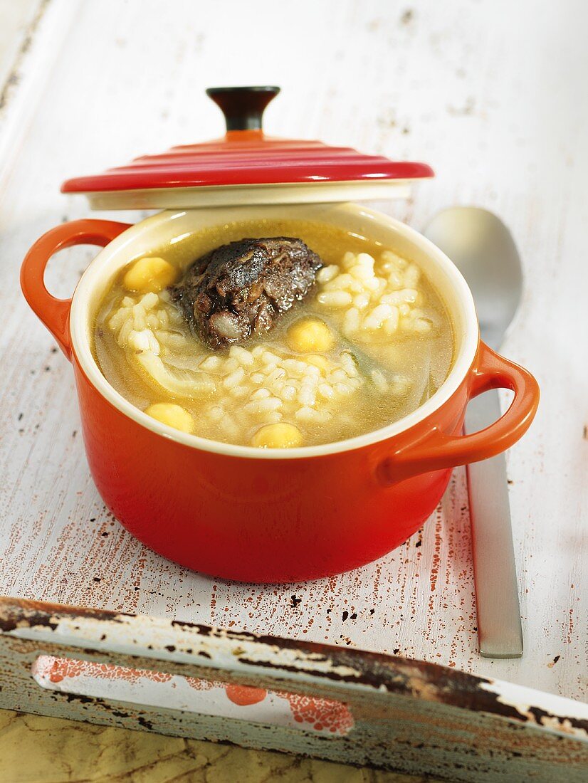 Olla de notari (rice stew with chickpeas and beef, Spain)