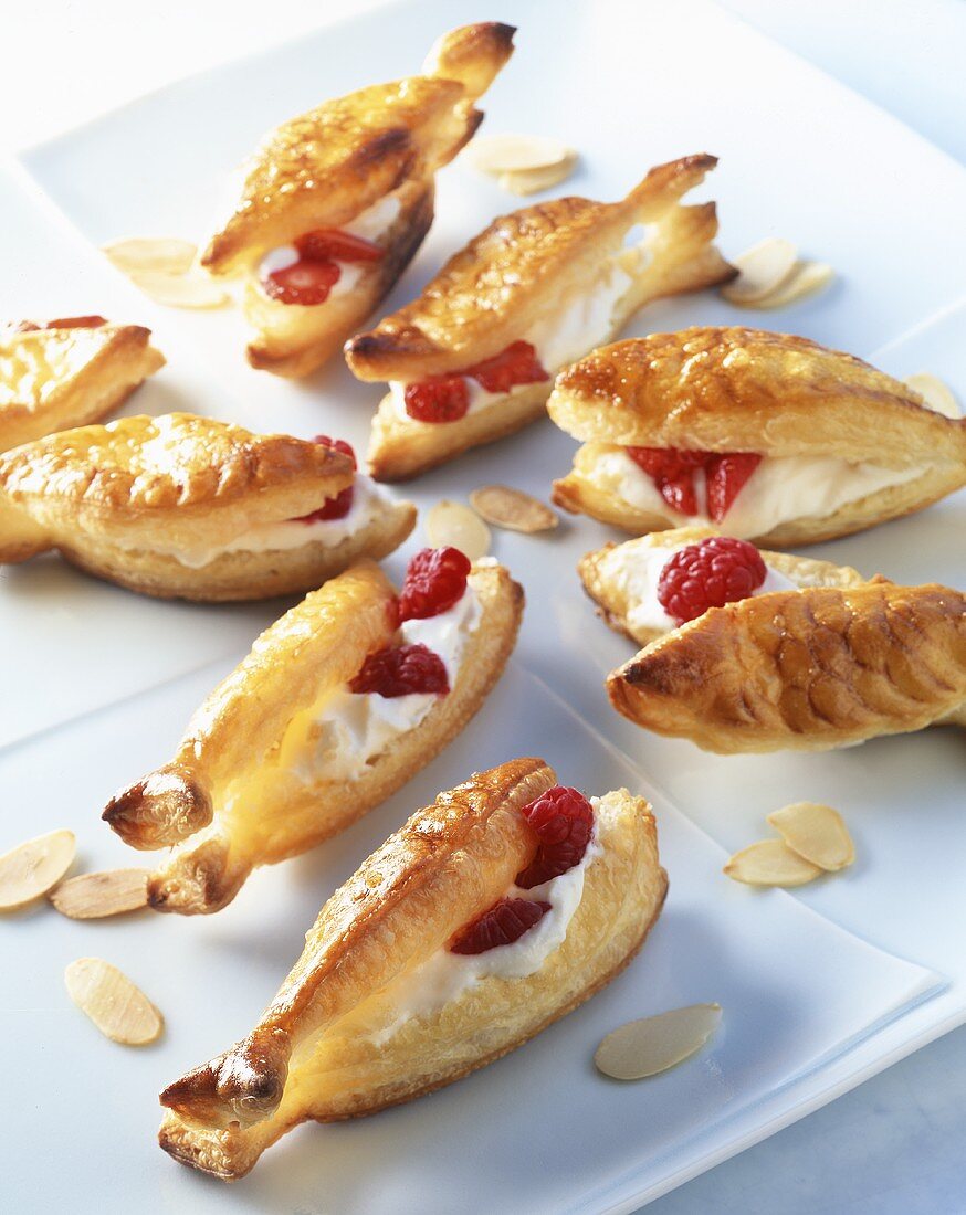 Fish-shaped puff pastries filled with mascarpone and berries