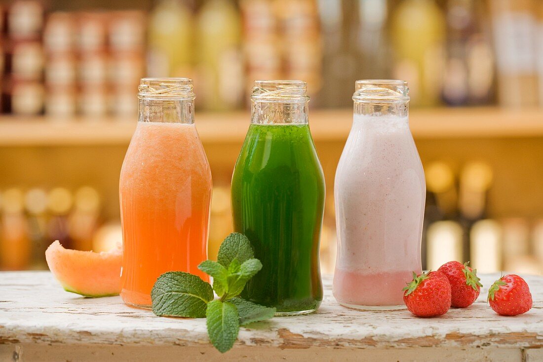 Smoothies (melon, cucumber, strawberry) in bottles