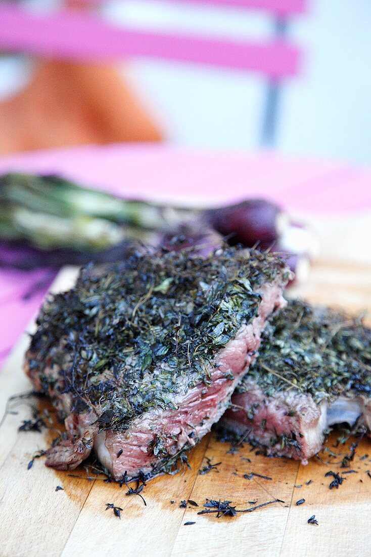 Grilled entrecote with herbs and red onions