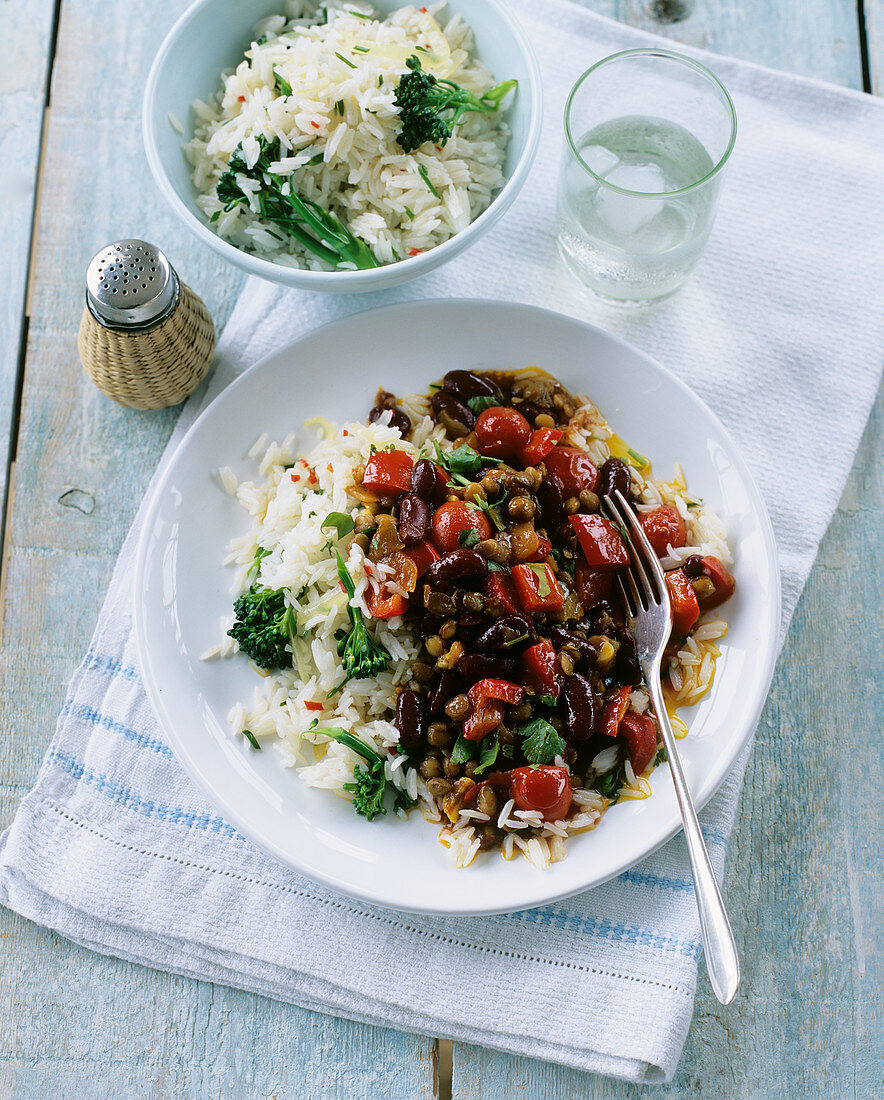 Vegetarian chilli with rice