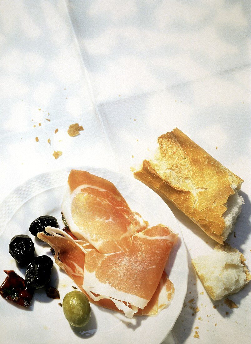 Prosciutto ed olive (Parmaschinken mit Oliven, Italien)