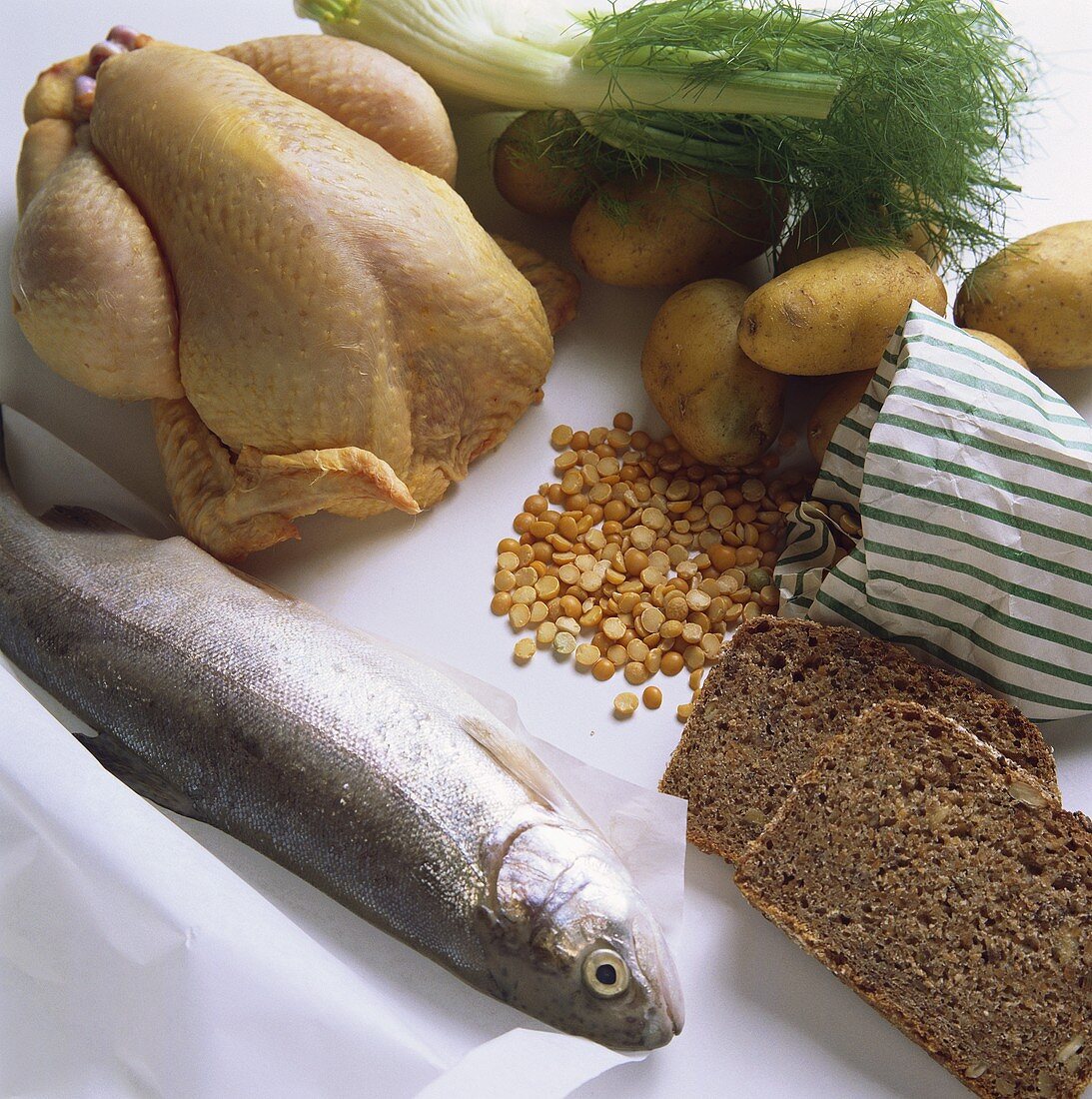 Fisch; Geflügel; Brot; Linsen & Gemüse