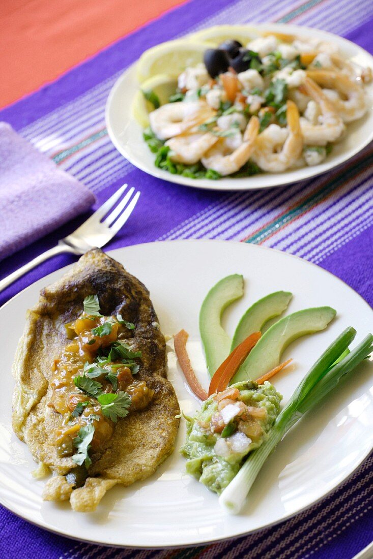 Chile Rellano und Shrimp-Salat