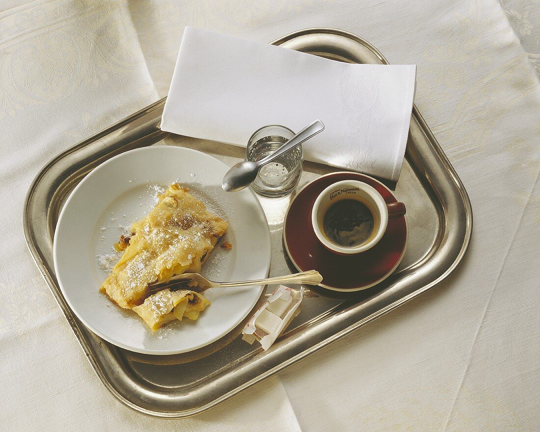 Wiener Apfelstrudel zum Kaffee