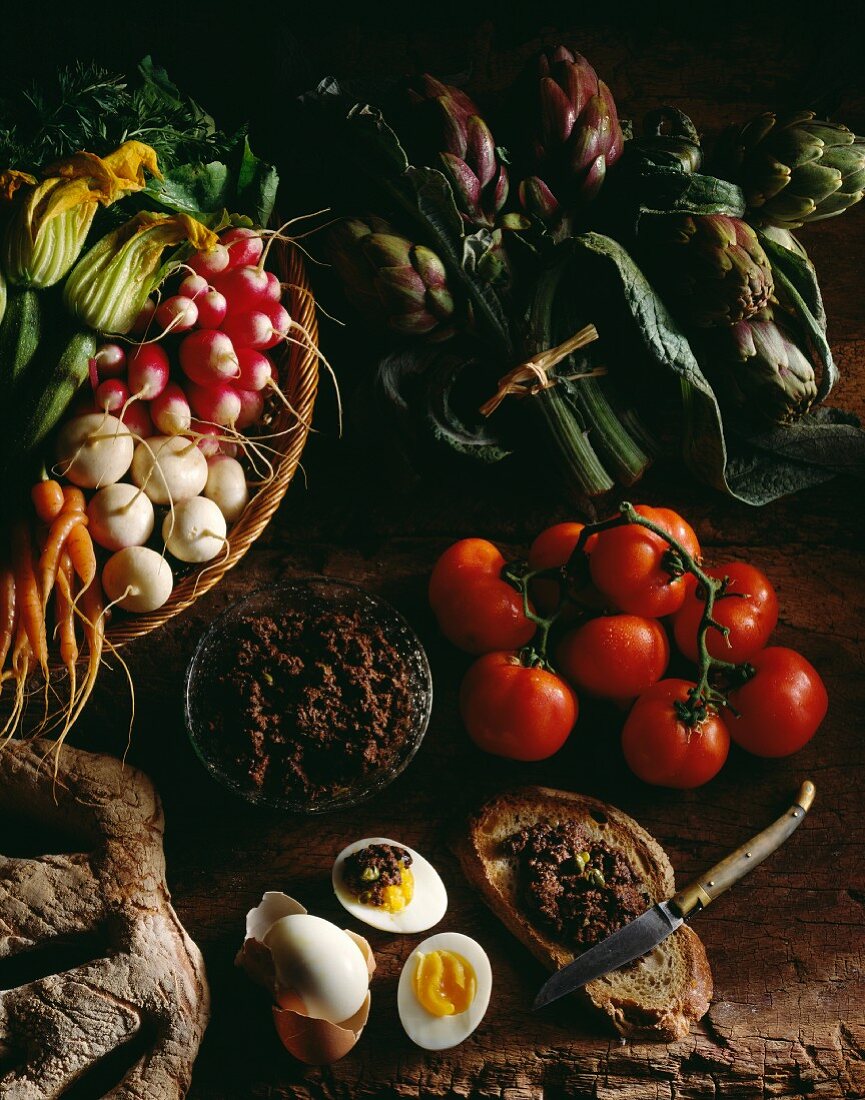 Gemüse aus der Provence, Tapenade und Eier